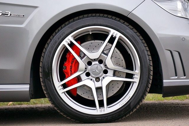 sports-car-tire